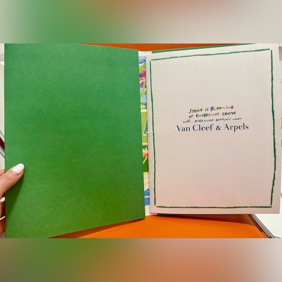 Van Cleef & Arpels Softcover Booklet – Spring is Blooming at Rockefeller Center - Picture 3 of 7